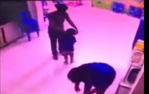 Vụ bạo hành bé 4 tuổi: Hiệu trưởng trực tiếp xin lỗi phụ huynh, buộc thôi việc 2 bảo mẫu