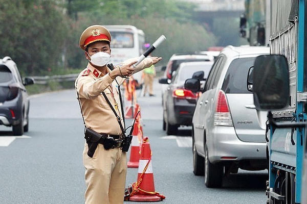 Phân luồng giao thông phục vụ Chương trình nghệ thuật “Rực rỡ Thăng Long”
