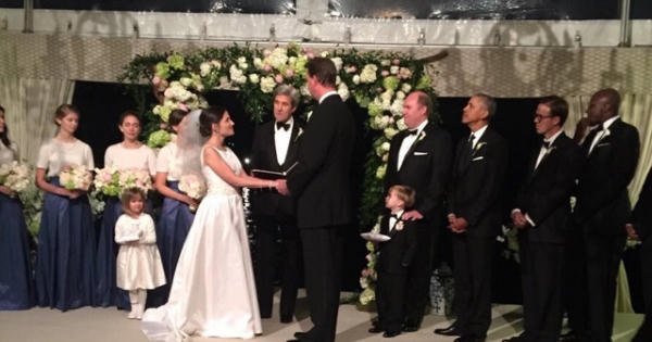 Tổng thống Obama làm phù rể cho nhân viên