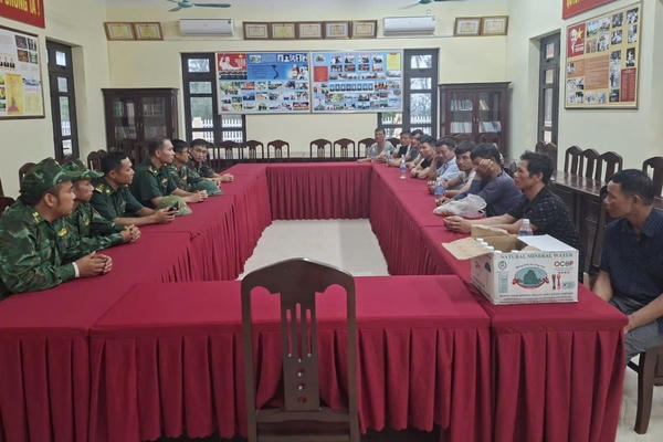 Biên phòng Đảo Trần ứng cứu kịp thời 10 ngư dân gặp nạn trên biển