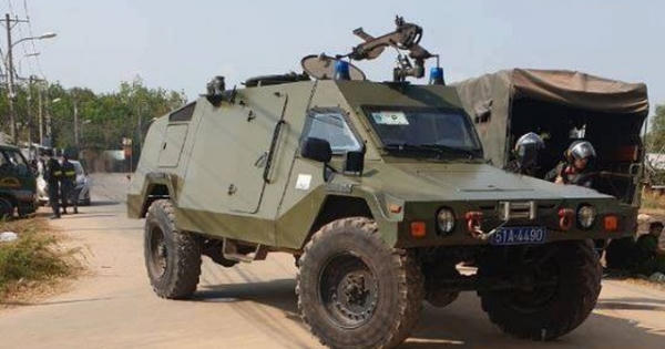 Hàng trăm cảnh sát đang vây bắt kẻ xả súng làm 4 người chết