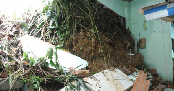 Lâm Đồng: Mưa lớn, hàng chục tấn đá đổ xuống khiến nhiều nhà dân bị đổ sập Lâm Đồng: Mưa lớn, hàng chục tấn đá đổ xuống khiến nhiều nhà dân bị đổ sập