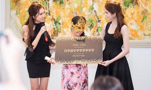 Vì sao đấu giá từ thiện luôn bị thị phi bủa vây? Vì sao đấu giá từ thiện luôn bị thị phi bủa vây?