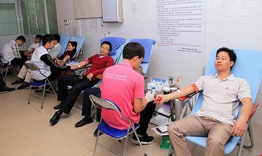 Tình nguyện hiến máu có cần luật hóa? Tình nguyện hiến máu có cần luật hóa?