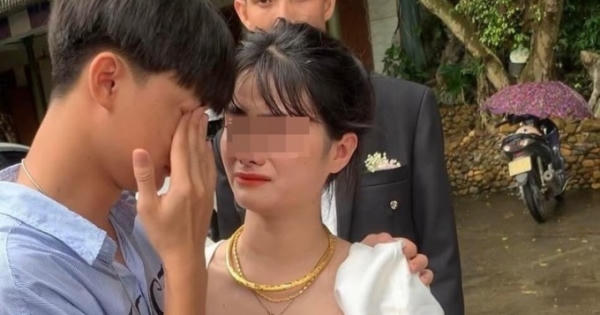 Xúc động chuyện phía sau clip em trai khóc nức nở ngày chị lấy chồng