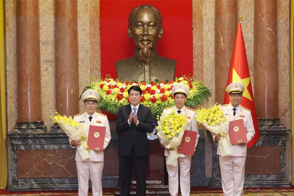 Quyết định thăng cấp bậc hàm cấp Tướng đối với 04 đồng chí Thứ trưởng Bộ Công an