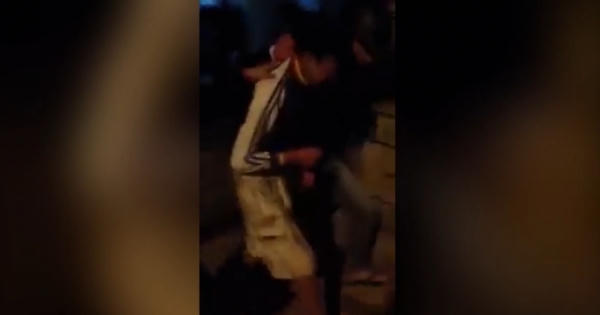 Clip: Cậu bé bị đánh đập dã man vì cãi vã trên mạng