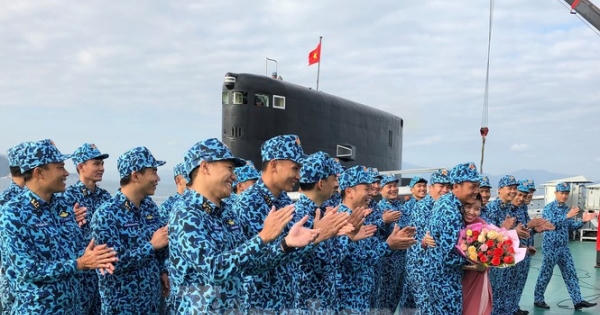 Hai 'ly rượu' đặc biệt đón giao thừa của lính tàu ngầm Việt Nam