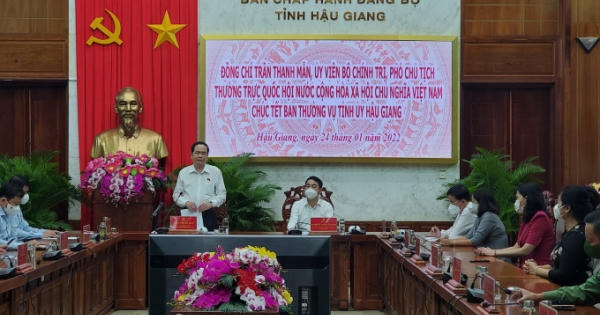 Phó Chủ tịch Thường trực Quốc hội tặng quà cho gia đình chính sách tại Hậu Giang Phó Chủ tịch Thường trực Quốc hội tặng quà cho gia đình chính sách tại Hậu Giang