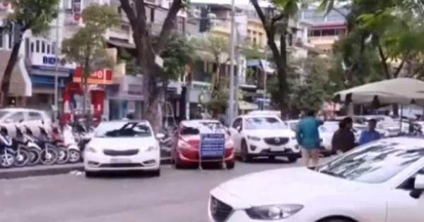 Nhiều bãi xe dù xuất hiện sau quyết định tăng phí