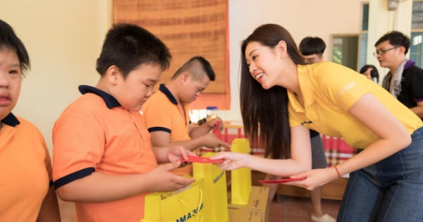 Nam A Bank trao hàng trăm suất quà Tết cho những hoàn cảnh khó khăn