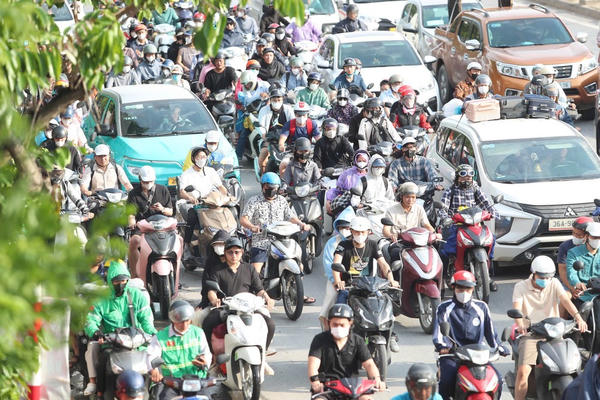 Hà Nội thí điểm cấm xe máy chạy xăng theo giờ tại 9 phường từ 1/7/2026