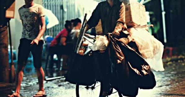 Đắng cay phận “ve chai, đồng nát”