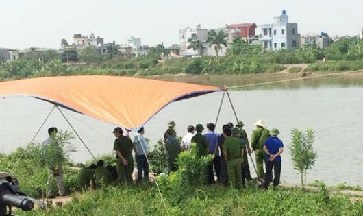 Hai mẹ con chủ lô đề giết người, vứt xuống sông xù nợ