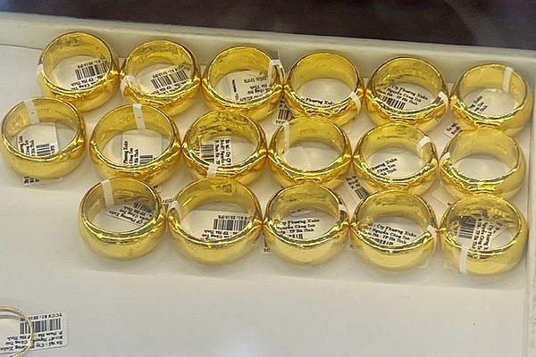 Giá vàng lập đỉnh lên gần 99 triệu đồng một lượng