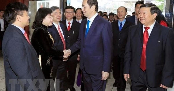 Thầy thuốc phải nêu cao tinh thần trách nhiệm, tận tình chăm sóc người bệnh Thầy thuốc phải nêu cao tinh thần trách nhiệm, tận tình chăm sóc người bệnh