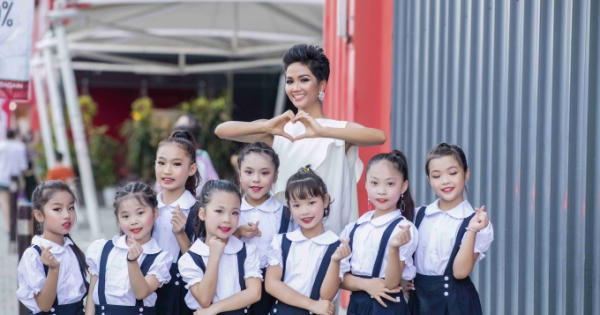 Hoa hậu H'hen Niê khoe vóc dáng ngày càng quyến rũ sau khi tăng cân