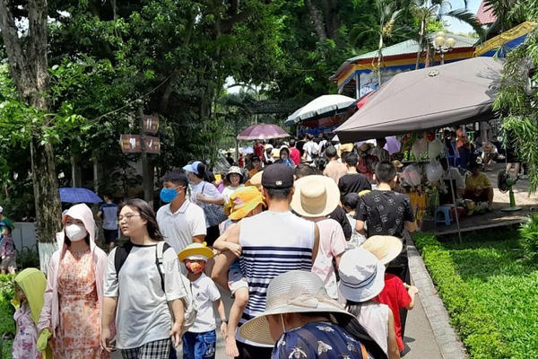 Hà Nội đón khoảng 1 triệu lượt khách du lịch dịp Tết Nguyên đán Ất Tỵ 2025