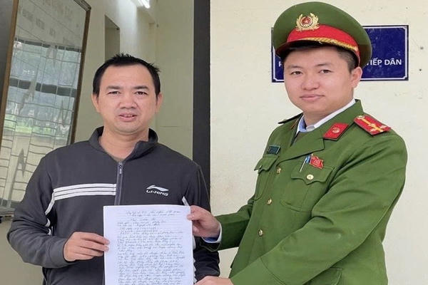 Công an xã Phượng Dực giúp người dân nhận lại 80 triệu đồng chuyển nhầm