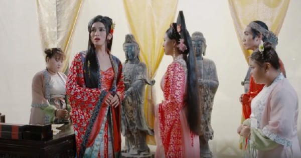 "Kiều nữ làng hài" Nam Thư dằn mặt BB Trần: 'Nên biết thân, biết phận của mình...'