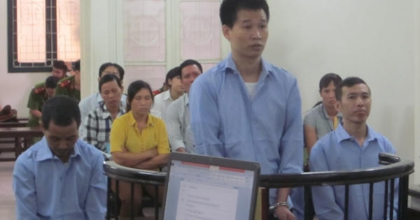 Giết người vì "dám" ứng tiền chơi đánh chắn