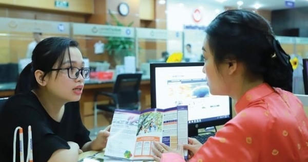 Thủ tướng yêu cầu khẩn trương thanh tra, làm rõ việc bán bảo hiểm qua ngân hàng