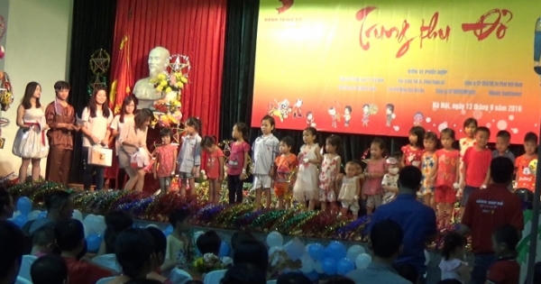 “Trung Thu Đỏ”: Cùng bệnh nhi hướng tới cuộc sống tươi đẹp “Trung Thu Đỏ”: Cùng bệnh nhi hướng tới cuộc sống tươi đẹp