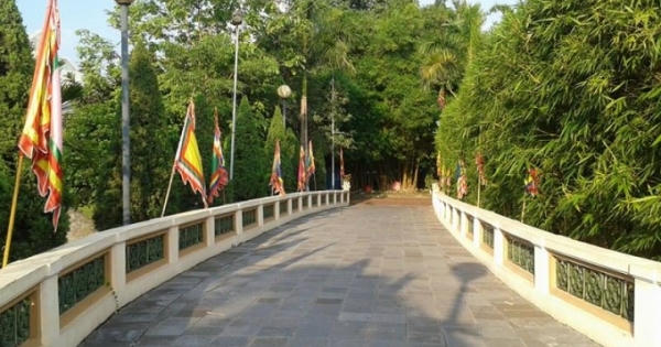 Điều ít biết về câu chuyện thần thoại thần rắn trắng tại Đền thờ Đức Thánh Đầm