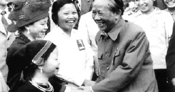 Dâng hương tưởng nhớ công lao Tổng Bí thư Lê Duẩn Dâng hương tưởng nhớ công lao Tổng Bí thư Lê Duẩn