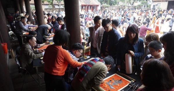 Hà Nội: Hàng nghìn người tới Văn Miếu xin chữ đầu năm