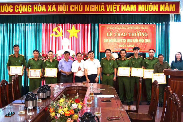Đồng Nai: Khen thưởng lực lượng phá án ma tuý thu giữ nhiều súng đạn Đồng Nai: Khen thưởng lực lượng phá án ma tuý thu giữ nhiều súng đạn
