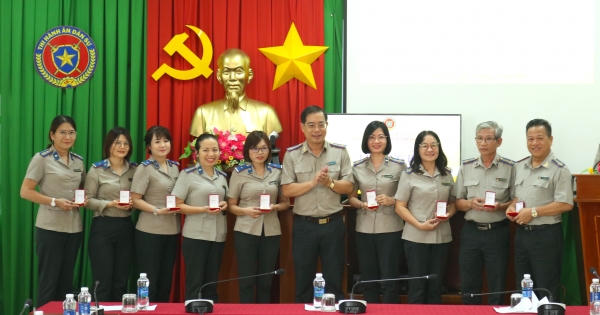 Cục THADS Đồng Nai tuyên dương các tập thể trong việc tổ chức thi hành án vụ Đào Ngọc Viễn cùng đồng phạm Cục THADS Đồng Nai tuyên dương các tập thể trong việc tổ chức thi hành án vụ Đào Ngọc Viễn cùng đồng phạm