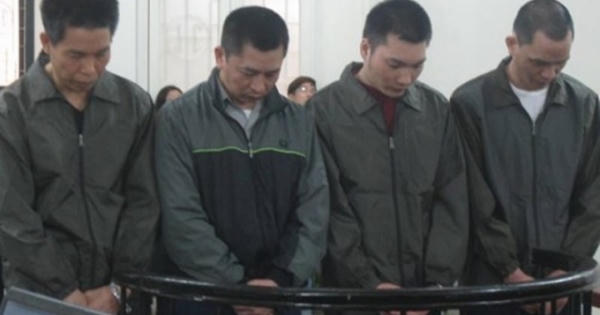 Cay cú vì thua bạc, nhóm phụ xe buýt đi cướp tài sản