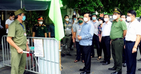 Bí thư Hà Nội yêu cầu cấp giấy đi đường nhanh gọn Bí thư Hà Nội yêu cầu cấp giấy đi đường nhanh gọn