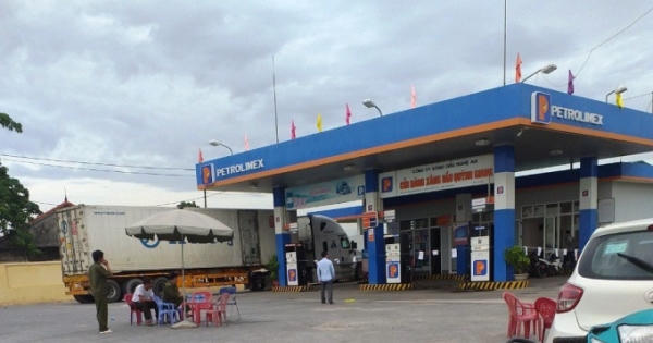 Nóng: Đối tượng bịt kín mặt vào cửa hàng xăng dầu đâm chết nữ nhân viên cây xăng tại Nghệ An