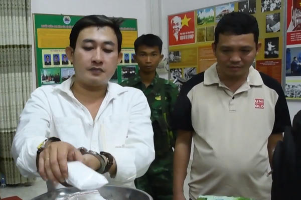 Tây Ninh: Bắt đối tượng vận chuyển 2,3 kg ma túy từ Campuchia về Việt Nam