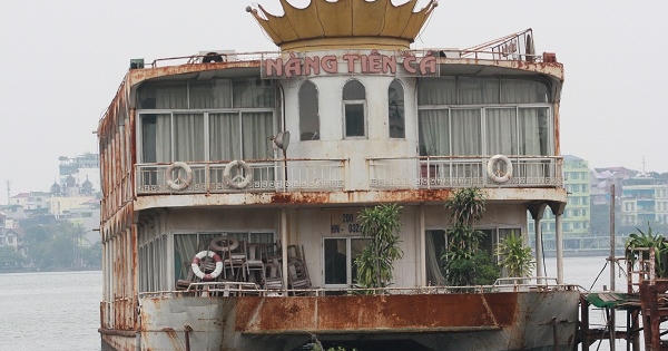 Ngắm nhìn những tàu thuyền, nhà nổi cũ nát trên Hồ Tây trước khi bị xoá sổ