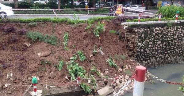 Sụt lún nghiêm trọng trên đường Nguyễn Cơ Thạch, Hà Nội