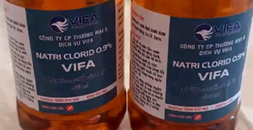 Vụ nước muối sinh lý chuyển màu dán nhãn Công ty cổ phần TM&DV VIFA: Chế tài pháp luật – từ hành chính đến hình sự?