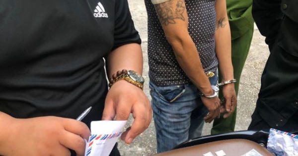 Trên đường mang ma túy đi bán, nam thanh niên bị 141 tóm gọn Trên đường mang ma túy đi bán, nam thanh niên bị 141 tóm gọn