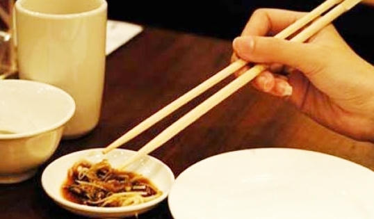 Đũa dùng 1 lần có chất phá huỷ phổi, dạ dày?