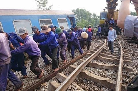 Những hình ảnh mới nhất từ hiện trường vụ tai nạn tàu hỏa ở Huế