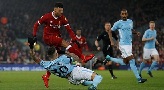 BXH ngoại hạng Anh: Thua Livepool, Man City vẫn độc chiếm ngôi đầu bảng