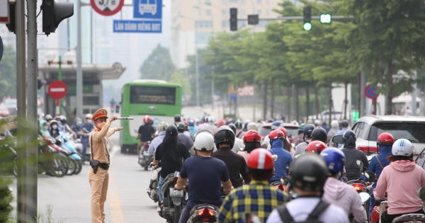 Buýt nhanh BRT 'một mình một đường' chỉ làm giao thông thêm ùn tắc