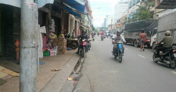 TP HCM: Chém người cướp tài sản như trong phim
