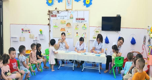 Trường mầm non bố trí tối thiểu 01 lao động hợp đồng làm nhiệm vụ y tế học đường
