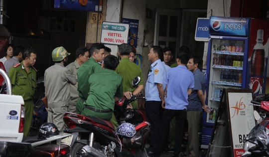 Lấn chiếm vỉa hè, người phụ nữ dùng bút bi đâm rách mặt người thi hành công vụ