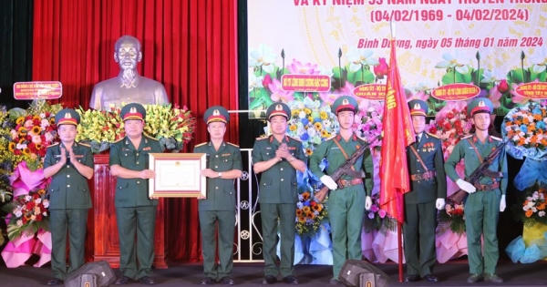 Lữ đoàn đặc công Bộ 429 đón nhận Huân chương Bảo vệ Tổ quốc hạng Ba Lữ đoàn đặc công Bộ 429 đón nhận Huân chương Bảo vệ Tổ quốc hạng Ba