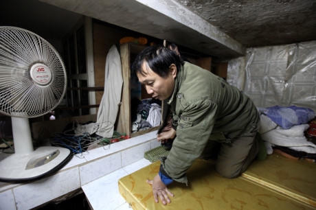 Nhà phố cổ 5m2: Đi phải bò, thay quần áo phải... nằm