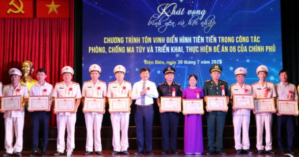 Điện Biên: Tôn vinh điển hình tiên tiến trong phòng chống ma túy và thực hiện Đề án 06